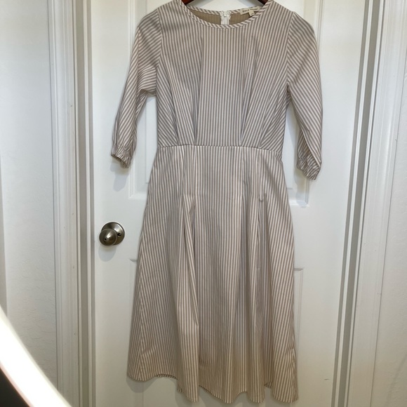 Stevie Hender Rose pleated dress. - Picture 6 of 7